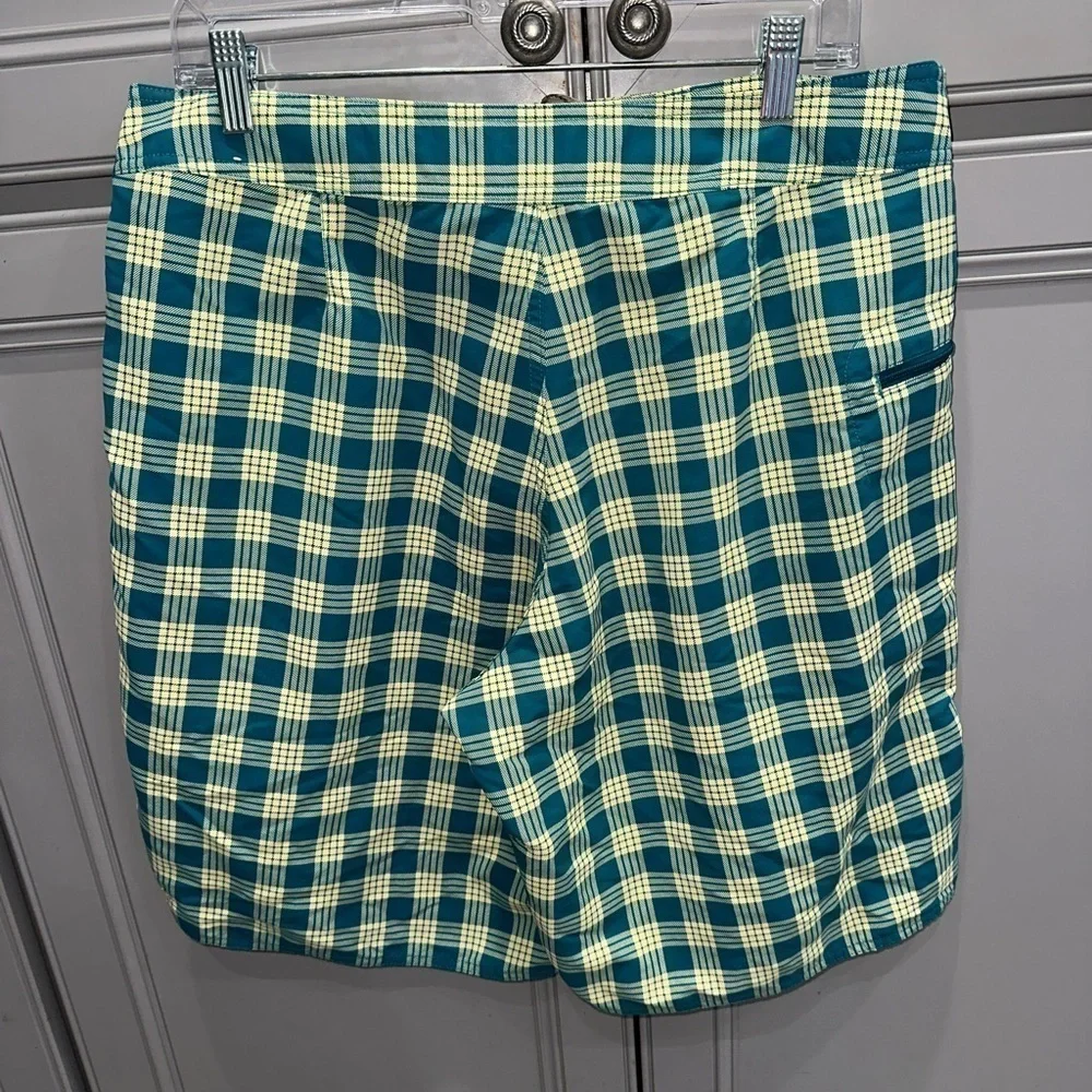 Patagonia Worn Wear Wavefarer men’s board shorts size 34